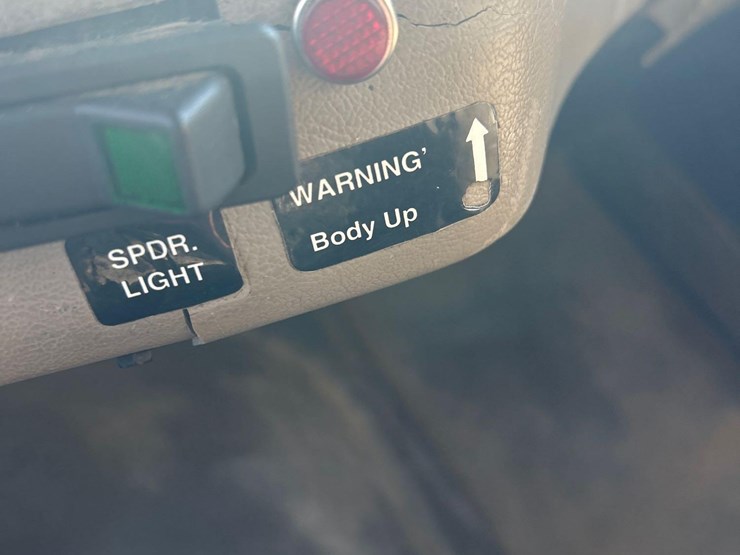 2007-sterling-l9500-image-48