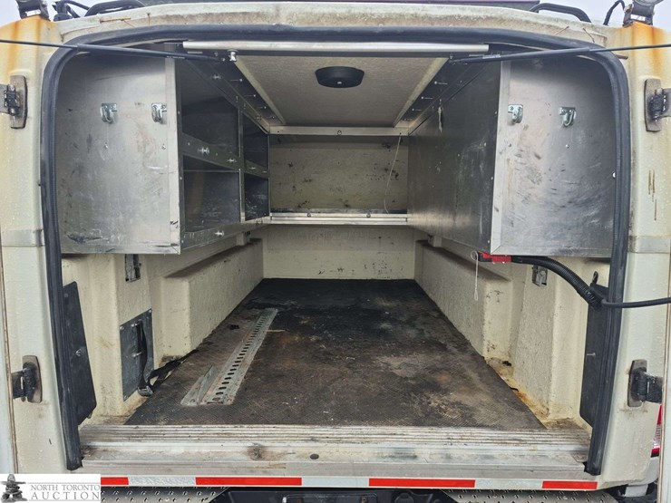 2016-dodge-2500-image-23