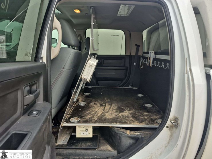 2016-dodge-2500-image-25