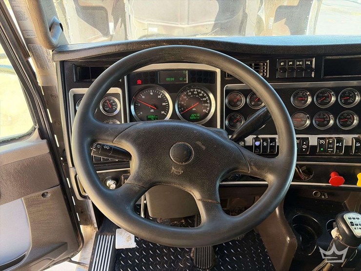 2015-kenworth-t800-t/a-wet-kit-sleeper-cab-truck-tractor-image-12