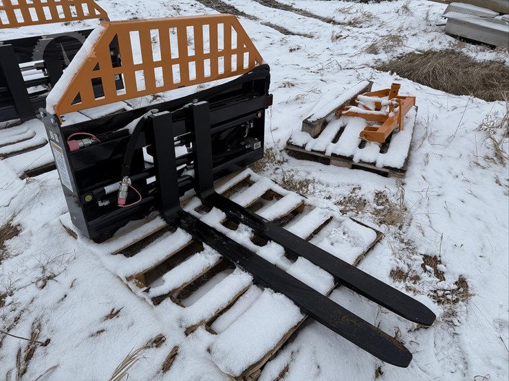 48"-wolverine-hydraulic-pallet-forks-image-1