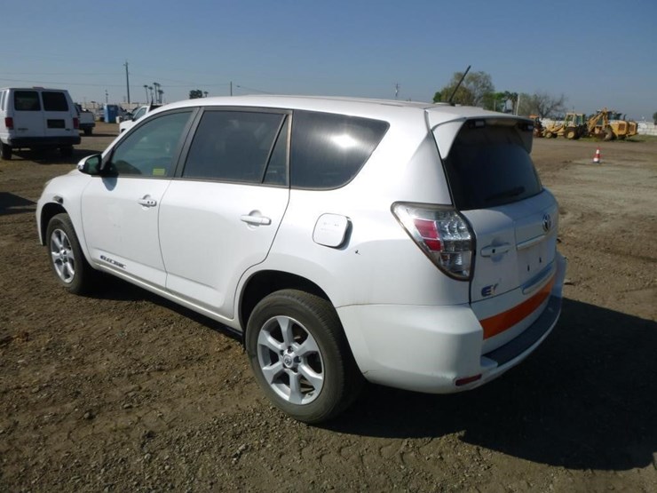 2014-toyota-rav4-image-5