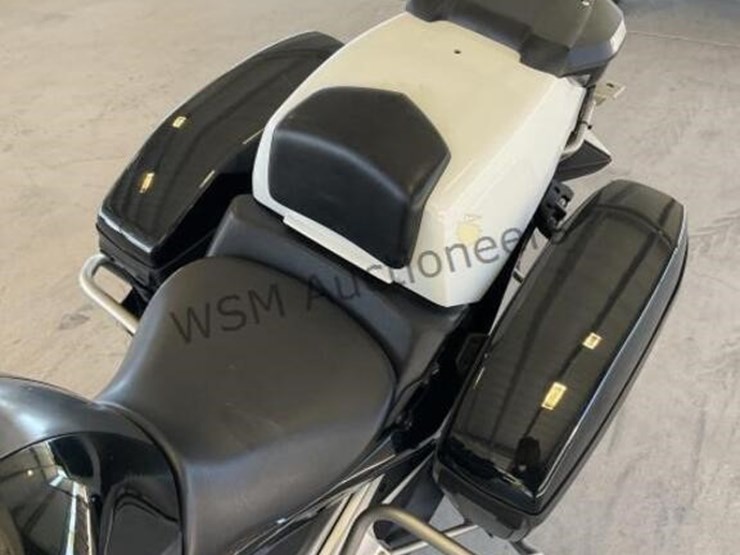 2015-bmw-1200rt-motorcycle-image-11