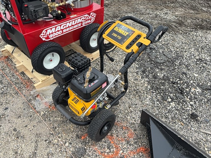 new-dewalt-3300psi-pressure-washer-image-1
