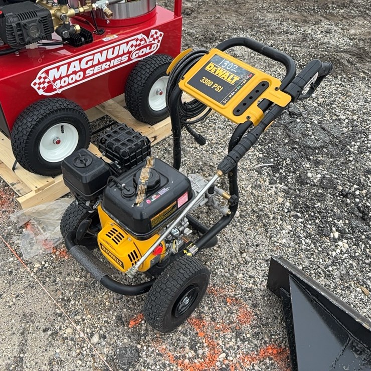 NEW DEWALT 3300PSI PRESSURE WASHER