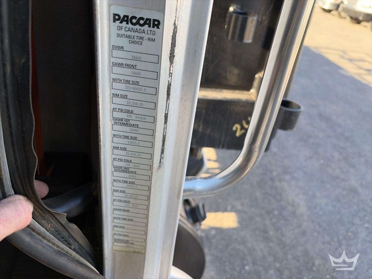 2015-peterbilt-348-image-7