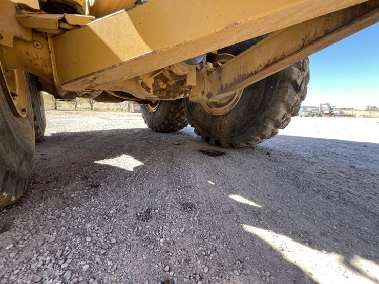 2013-caterpillar-740b-image-48