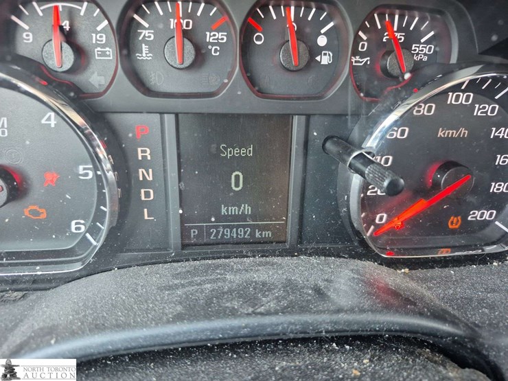 2017-chevrolet-silverado-1500-image-15