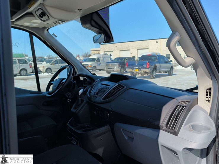 2017-ford-transit-image-27