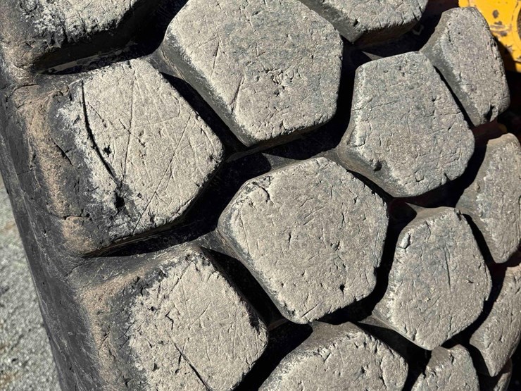 2015-caterpillar-735b-image-18