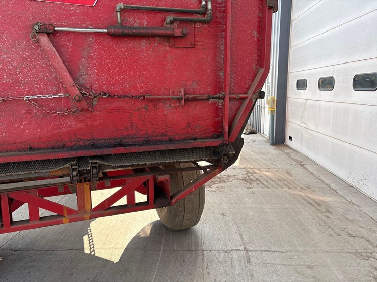 roorda-8ft-x-20ft-rear-unload-silage-wagon-image-24