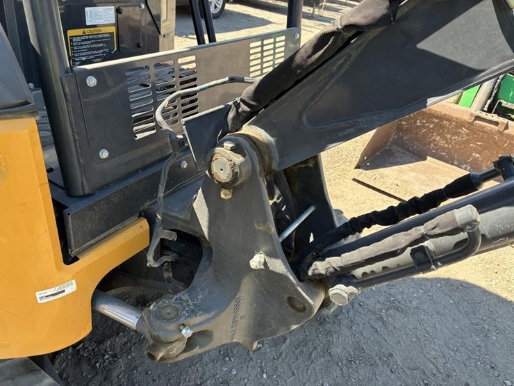 2024-deere-26-p-tier-image-16