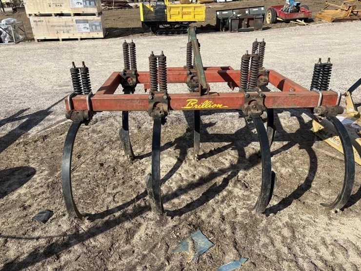 brillion-7-shank-3-pt-chisel-plow-image-3