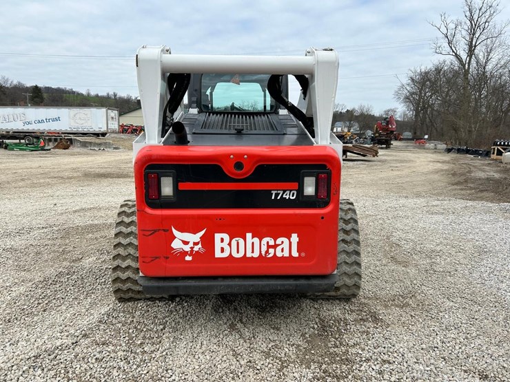 2022-bobcat-t740-image-3