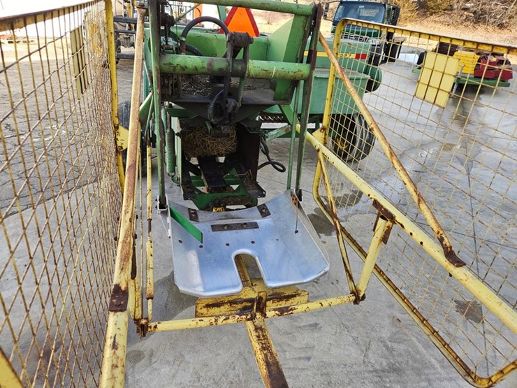 john-deere-327-image-27