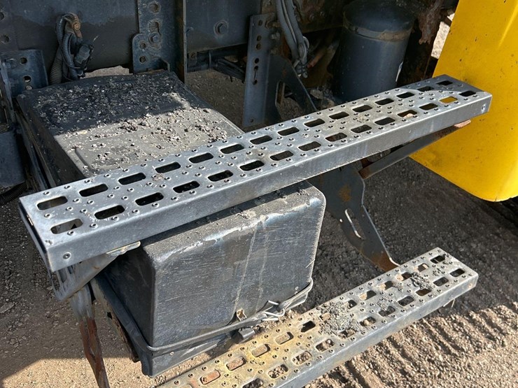 2007-sterling-l9500-image-30