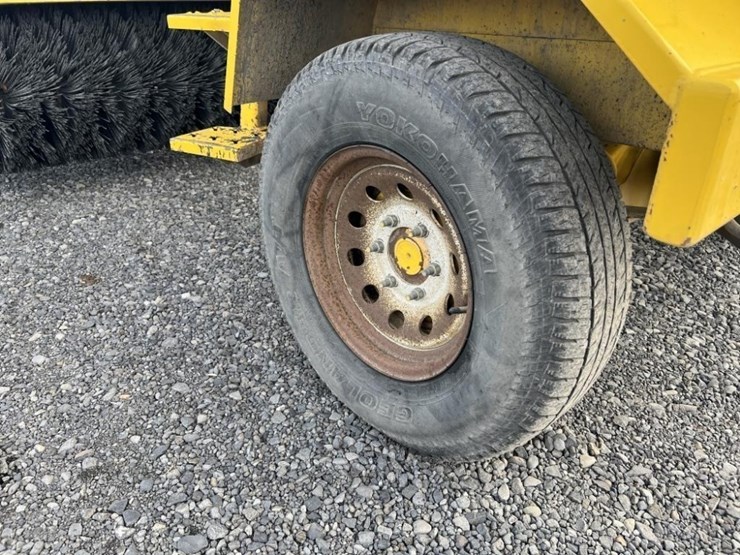 2015-superior-broom-dt80j-image-17