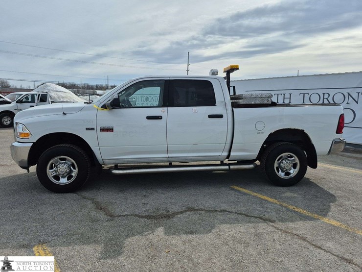 2011-dodge-2500-image-8