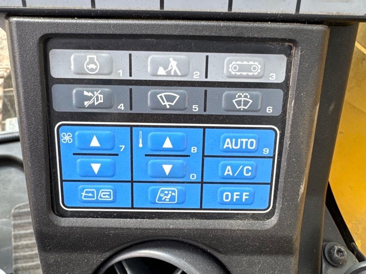 2022-komatsu-pc138us-image-30