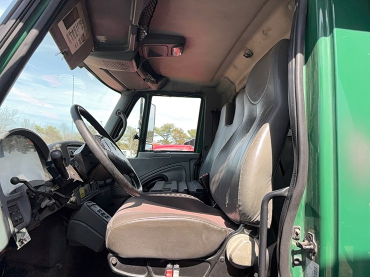 2005-international-durastar-4300-image-10