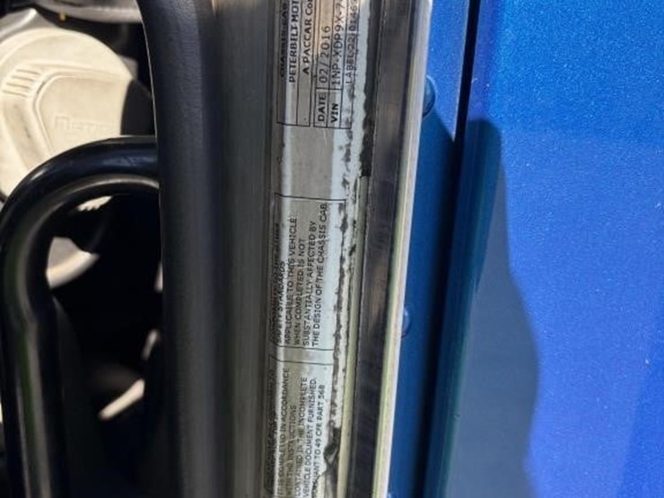 2017-peterbilt-389-image-37