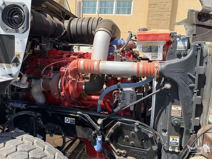 2015-kenworth-t800-t/a-wet-kit-sleeper-cab-truck-tractor-image-24