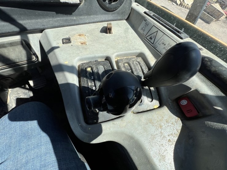 2013-caterpillar-740b-image-58