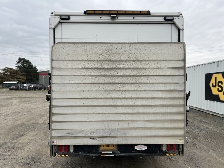 2010-freightliner-mt55-image-5