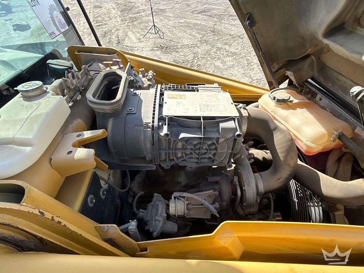 2013-caterpillar-420f-image-9