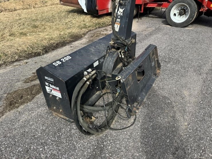 bobcat-sb200-snowblower---off-site-image-3