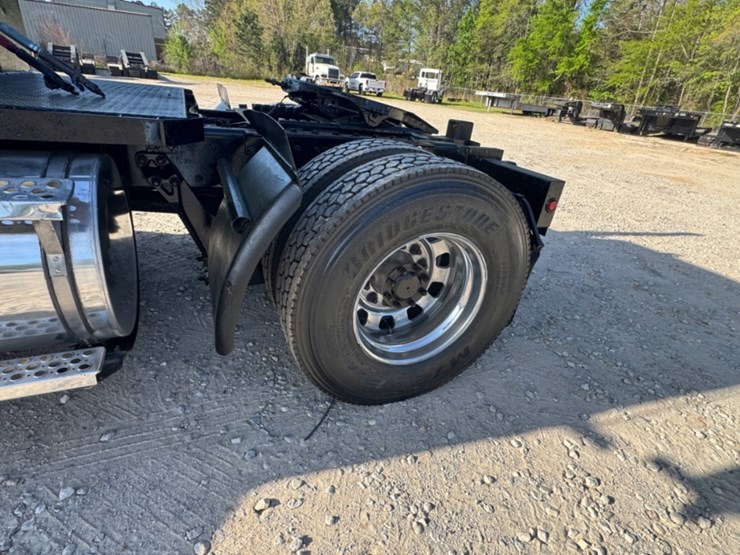 2015-kenworth-t880-image-7