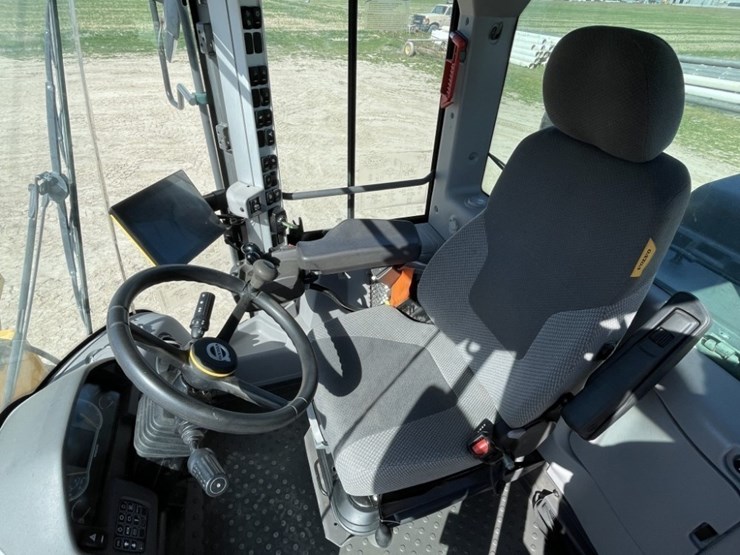 2024-volvo-l70h-image-30