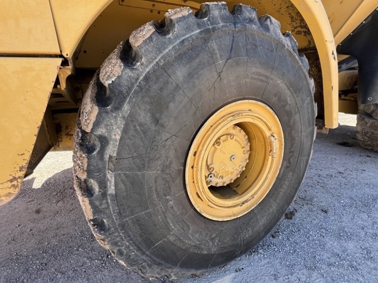 2013-caterpillar-740b-image-9