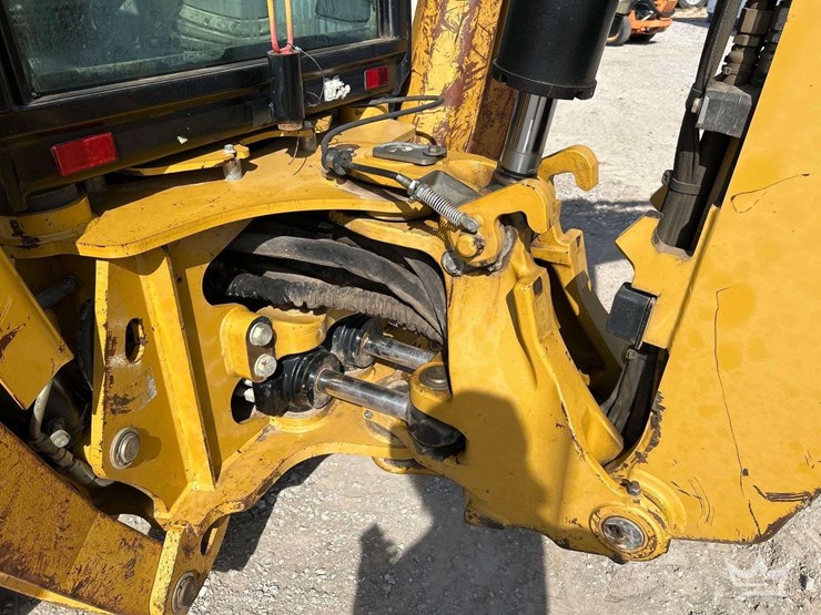 2013-caterpillar-420f-image-23