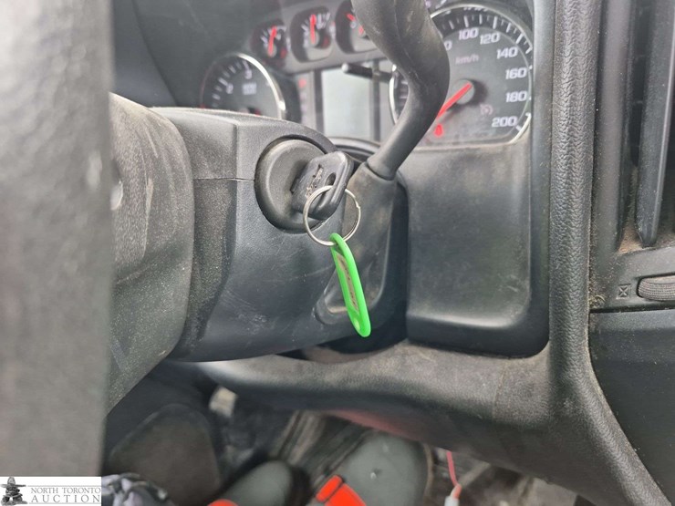 2016-chevrolet-silverado-2500hd-image-18