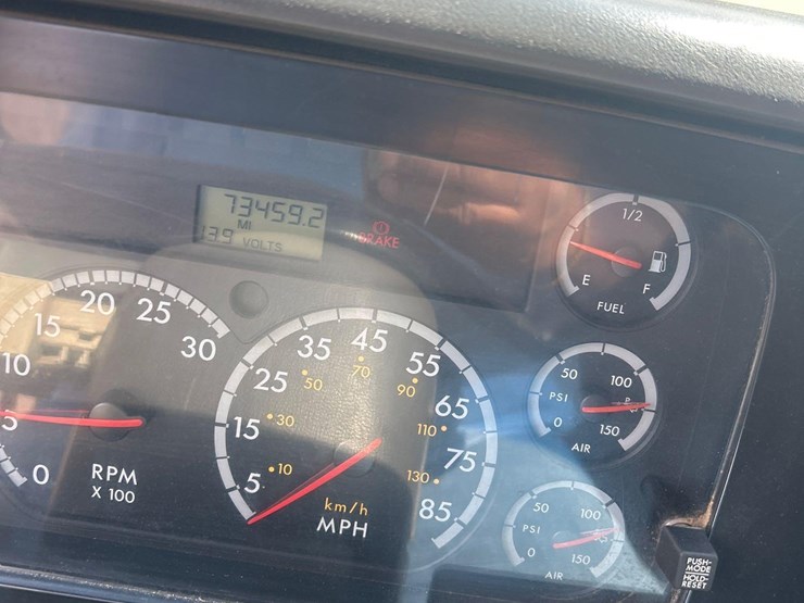 2007-sterling-l9500-image-61