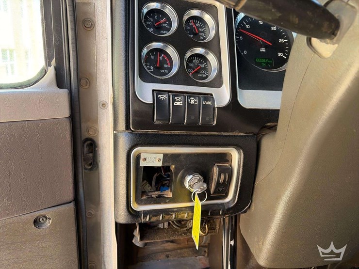 2015-kenworth-t800-t/a-wet-kit-sleeper-cab-truck-tractor-image-10