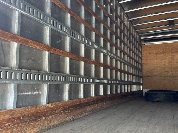 2019-hino-268-image-16