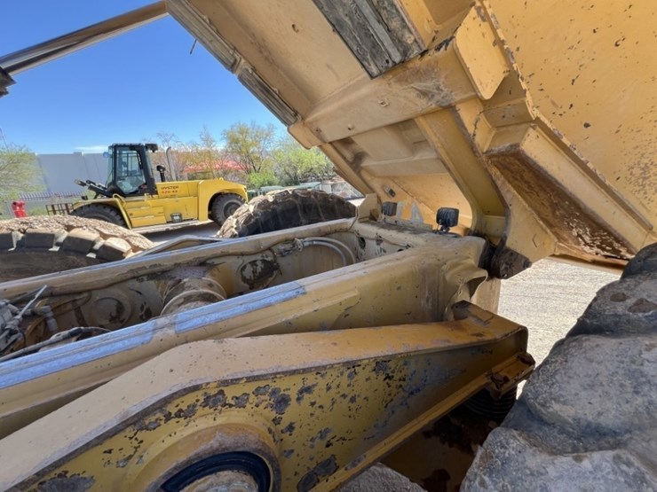 2013-caterpillar-740b-image-39