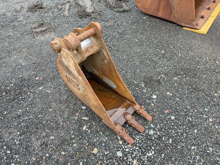 wb-12"-bucket-with-teeth-image-4