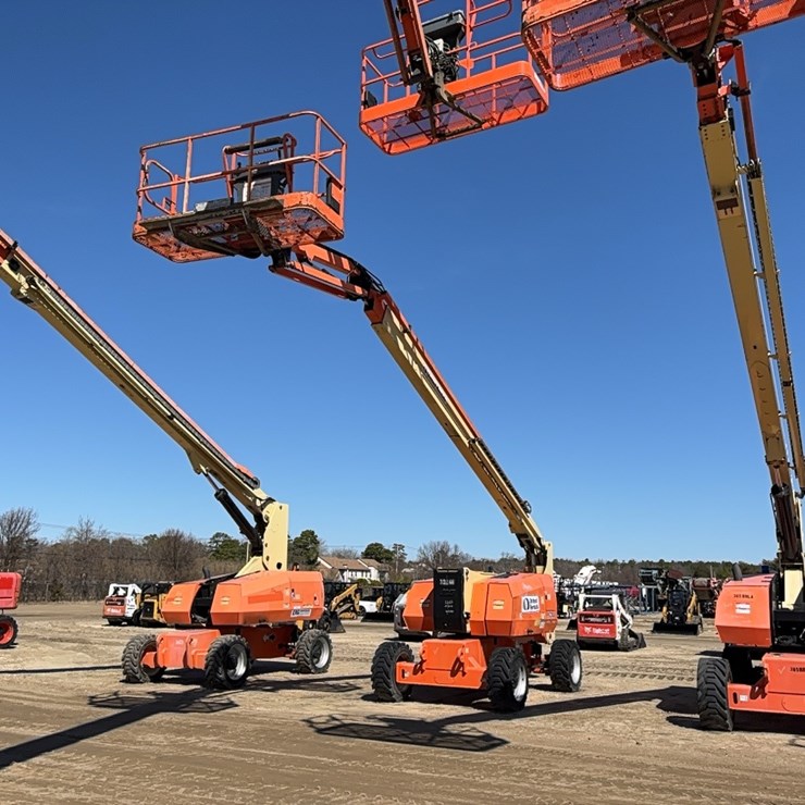 2016 JLG 800AJ