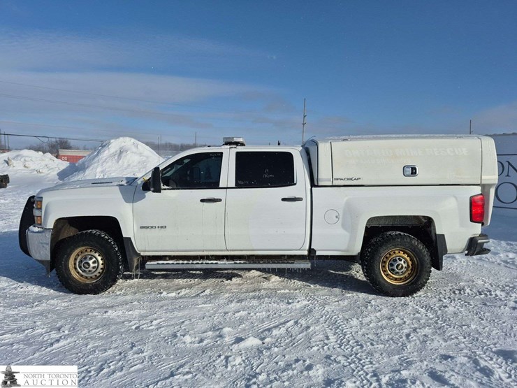2019-chevrolet-silverado-2500hd-image-2