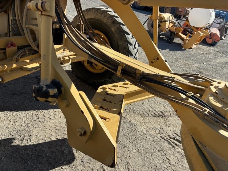 2003-caterpillar-143h-image-10