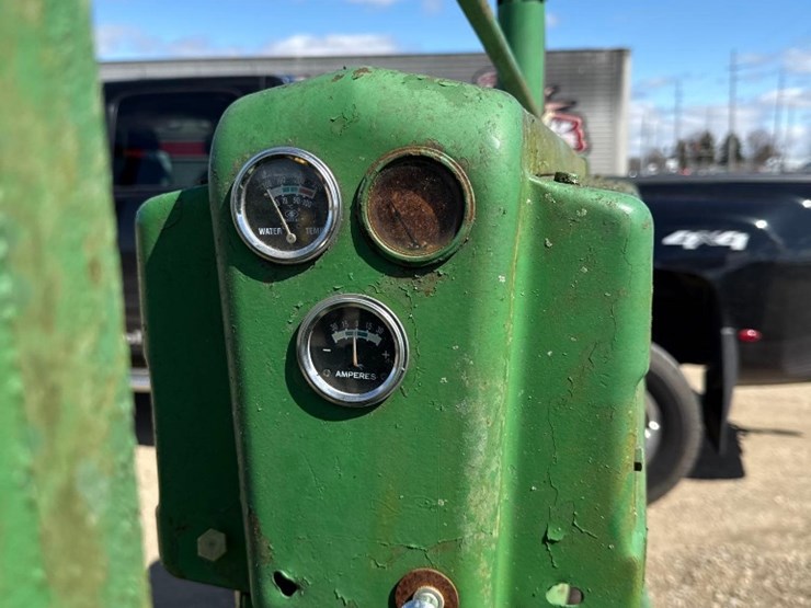 john-deere-b-image-8