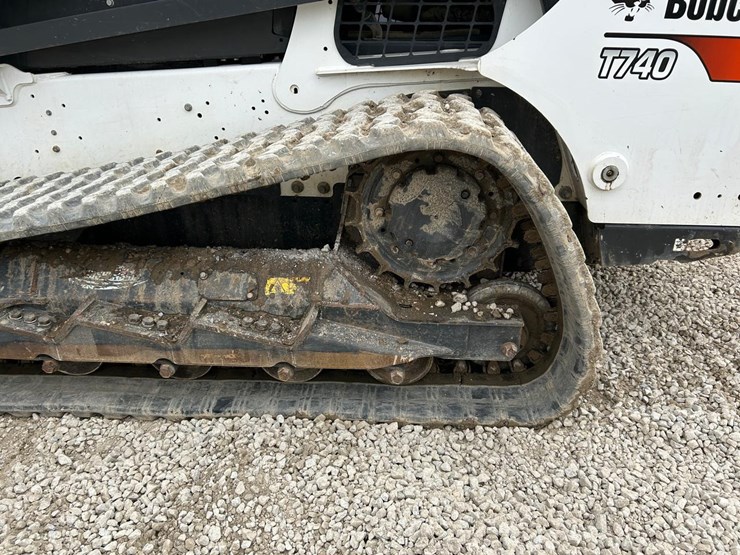 2022-bobcat-t740-image-18