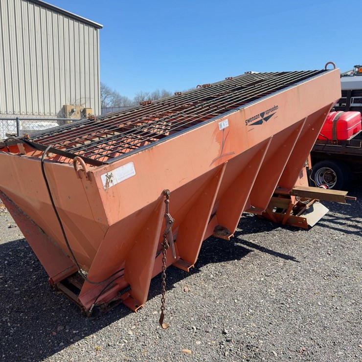 SWENSON 10' SAND/SALT SPREADER