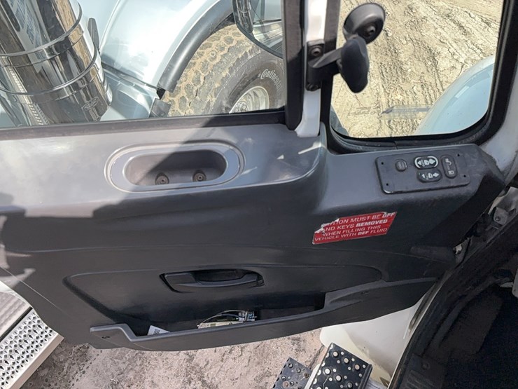 2016-international-durastar-4300-image-11