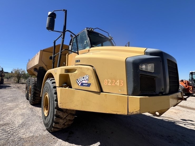 2013-caterpillar-740b-image-7