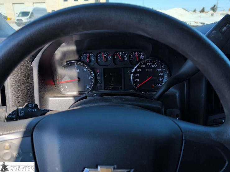 2016-chevrolet-silverado-2500hd-image-16