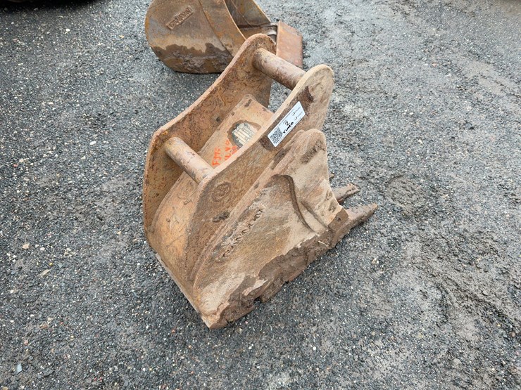 cf-12"-bucket-with-teeth-image-4